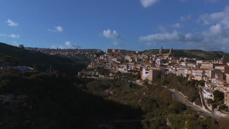 Ragusa-Ibla,-an-old-mountain-village-in-Sicily,-Italy,-surrounded-by-a-canyon
