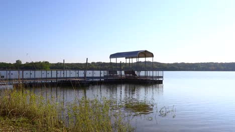 Statisches-Video-Eines-Docks-Im-Cleburne-State-Park-In-Texas