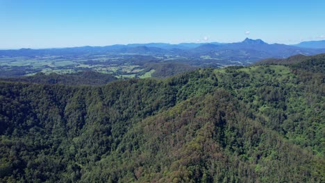 Green-Mountain-Landscape-Of-Currumbin-Valley-In-Gold-Coast,-Queensland,-Australia---Aerial-Shot