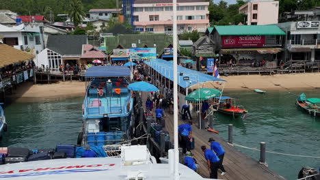 The-ferry-from-Ko-Samui-to-Ko-Tao-is-unloaded-in-Kotao-harbour