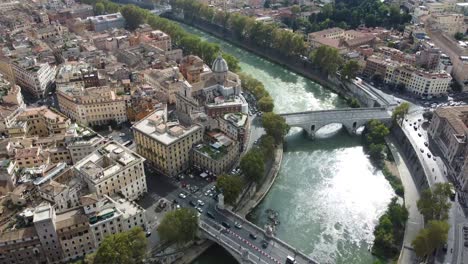 Incredible-aerial-shot-of-the-city-of-Rome-with-its-rivers,-and-bridges-between-the-houses,-streets-and-avenues