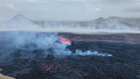 Erupción-Del-Volcán-Fagradalsfjall-En-Islandia,-Filmada-Manualmente-En-60-Fps