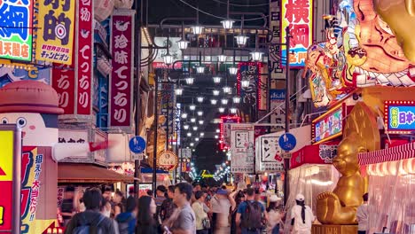 Zeitraffer-Von-Osaka-Bei-Nacht:-Geschäftige-Menschenmassen-Und-Lichter-Der-Stadt-Im-Pulsierenden-Stadtteil-Ebisu-Higashi,-Osaka,-Japan