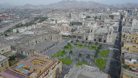Hauptplatz-Von-Lima,-Peru-Mit-Drohne-Im-4K-Regierungspalast-Von-Lima,-Peru