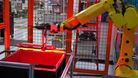 Automatisierte-Robotermontagemaschine-In-Einer-Fabrikumgebung