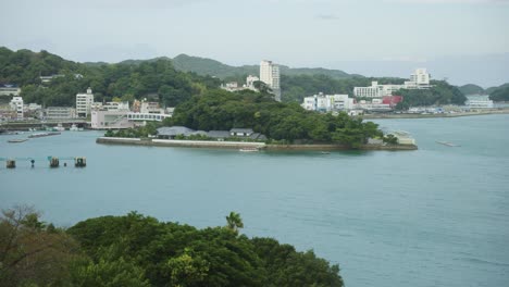 Mikimoto-Pearl-Island-Tilt-Enthüllt-In-Der-Bucht-Von-Toba,-Präfektur-Mie,-Japan