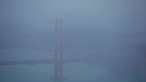 Foggy-time-lapse-of-the-San-Francisco-Bay-with-a-misty-view-of-the-Golden-Gate-Bridge