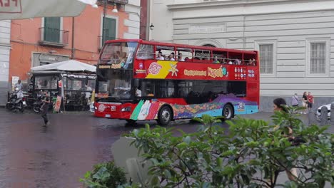 Double-decker-excursion-bus-takes-tourists-for-Italian-city-tour-on-wet-day