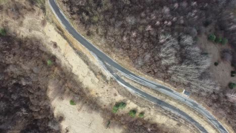 Aerial-shot-of-a-road-in-the-middle-of-the-dry-mountains-in-autumn