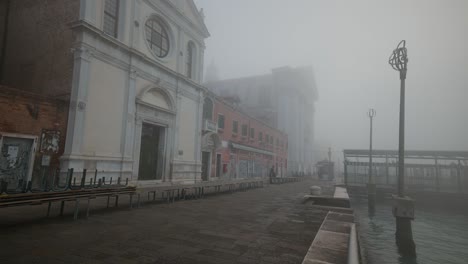 Foggy-Canal-by-Venice-Architecture.-Morning-walk-views