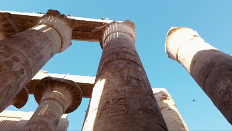 Säulen-Karnak-Luxor-Tempel-Antikes-Ägypten-Hieroglyphen-Offenes-Dach