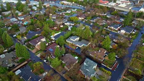Private-estates-of-Walnut-Creek-township-in-California,-aerial-view