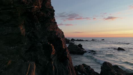 Felsformationen-Und-Meereslandschaft-Bei-Sonnenuntergang-In-Portugal
