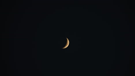 Luna-Creciente-En-El-Cielo-Nocturno
