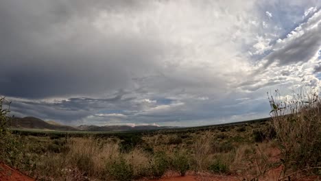 Timelapse-De-4k-De-Nubes-Moviéndose-Y-Desarrollándose-Sobre-La-Región-Sur-De-Kalahari,-Sudáfrica