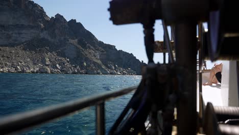 Close-up-shot-from-small-boat-in-the-Aegean-Sea-showing-rocks-of-geological-interest-in-Crete-,-Greece
