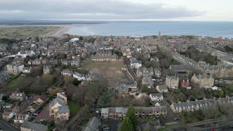 Aerial-Push-In-On-Town-Of-St-Andrews,-Scotland