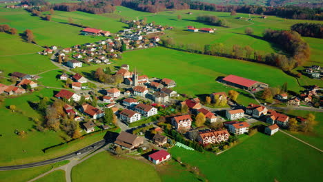 Houses-And-Green-Fields-In-The-Village-of-Mezieres-In-Fribourg,-Switzerland