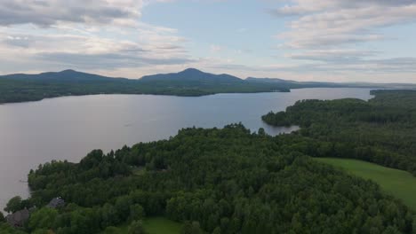 Idyllic-View-Of-A-Lake-And-Forestland-In-The-Province-Of-Quebec,-Canada