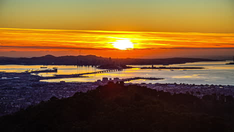 San-Francisco-Bay,-Oakland,-Kalifornien,-Brücke,-Ozean,-Meer,-Goldener-Sonnenuntergang,-Zeitraffer