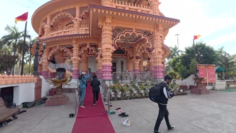 Der-Eingang-Von-Chhattarpur-Mandir-In-Neu-Delhi