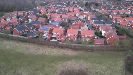Southern-park-in-norwich-with-residential-houses,-daytime,-aerial-view