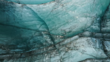 Close-up-shot-of-an-ice-cave-wall