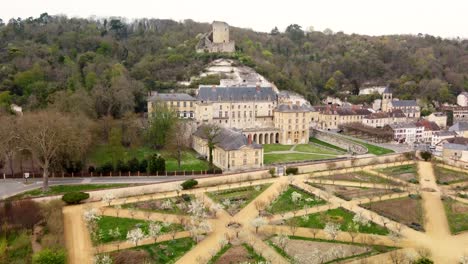 4K-drone-view-of-Chateau-de-La-Roche-Guyon-near-Paris,-France-from-the-air