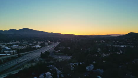 Aerial-drone-shot-over-an-expressway-alongside-posh-real-estate-in-Walnut-Creek,-California,-USA-during-morning-time