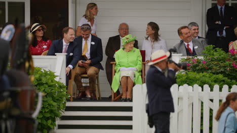 Queen-Elizabeth-chats-and-laughs-with-audience-at-annual-carriage-driving-competition