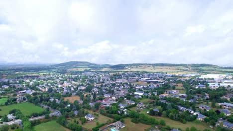 Vista-Aérea-Panorámica-De-Los-Pueblos-Rurales-Franceses-En-Aveyron,-Francia
