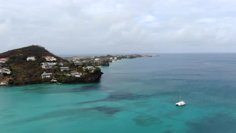 Luxury-homes-on-tropical-island,-Grenada-island