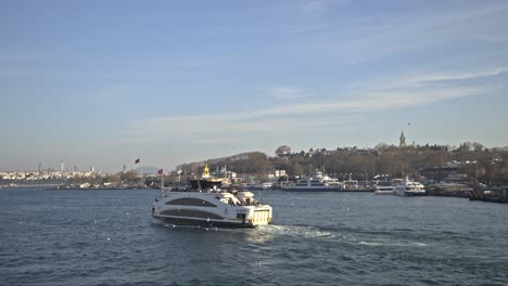 Blick-Auf-Die-Historische-Halbinsel-Und-Den-Bosporus-Von-Der-Istanbuler-Eminönü-Galata-Brücke