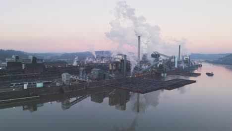 Die-US-amerikanische-Stahlkoksfabrik-Clairton-In-Clairton,-Pennsylvania