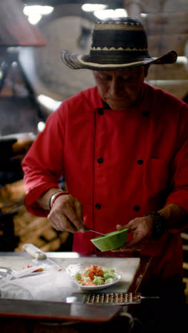 Mann,-Der-In-Einem-Lateinamerikanischen-Restaurant-Arbeitet