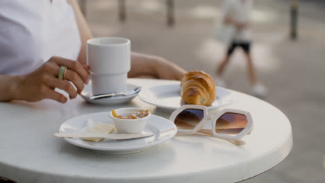 Close-up-view-of-breakfast-on-a-table-outdoors