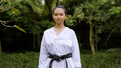 Woman-starting-taekwondo-class