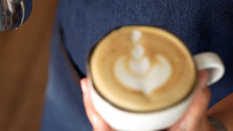 Waitress-doing-latte-art