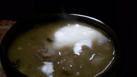 Ajiaco-Suppe-In-Einer-Schüssel