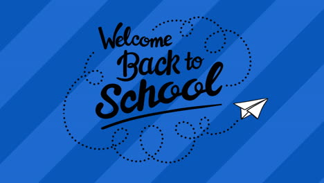 Animation-Des-Textbanners-„Willkommen-Zurück-In-Der-Schule“-Und-Des-Papierfliegersymbols-Auf-Blau-Gestreiftem-Hintergrund