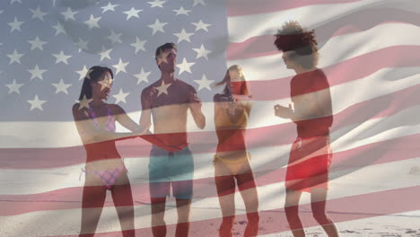 Zusammengesetztes-Video,-Das-Zeigt,-Wie-Die-US-Flagge-über-Zwei-Unterschiedlichen-Paaren-Schwenkt,-Die-Am-Strand-Tanzen-Und-Sich-Amüsieren