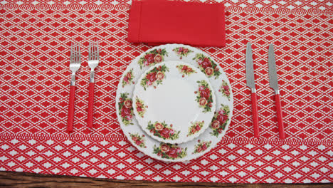 Various-cutlery-on-table-4k