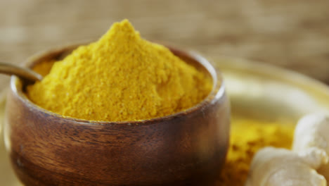 Turmeric-powder-in-bowl-on-a-plate-4k