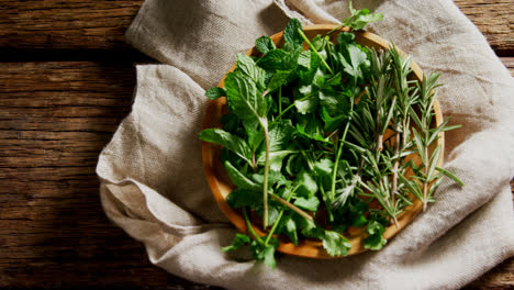 Fresh-herbs-in-wooden-plate-4k
