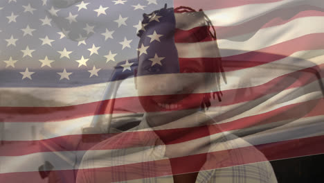 Afroamerikanischer-Mann-Lächelt-Mit-US-Flagge-Im-Vordergrund