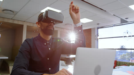 Male-executive-using-virtual-reality-headset-4k