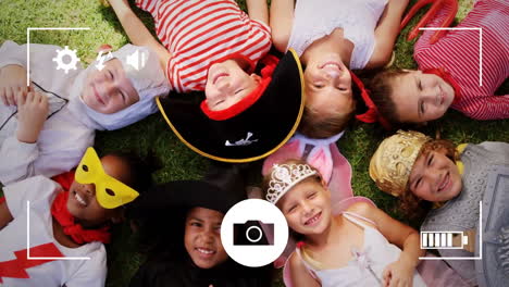 Fotografieren-Von-Kindern-In-Kostümen-Mit-Einer-Digitalkamera