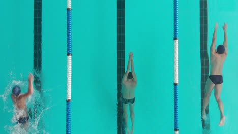 Draufsicht-Einer-Multiethnischen-Gruppe-Männlicher-Schwimmer-In-Einem-Schwimmbad-