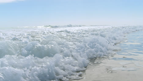 Waves-gushing-towards-the-coast-4k