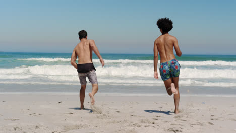 Young-male-friends-running-towards-sea-4k